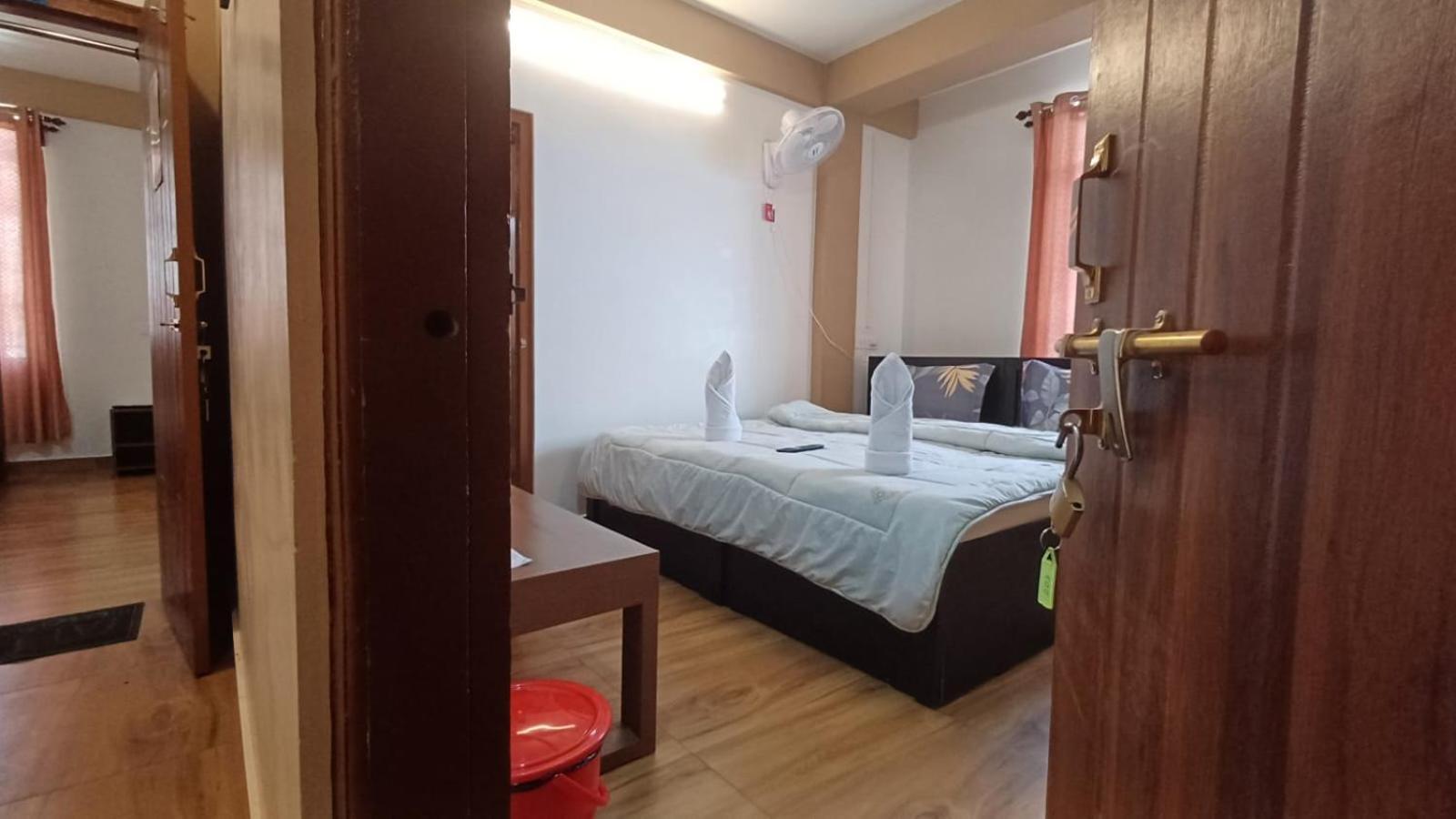 Aroma Inn Shillong Esterno foto
